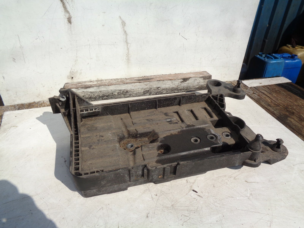 SEAT LEON MK3 2018 BATTERY TRAY CONSOLE HOLDER 5Q0915321