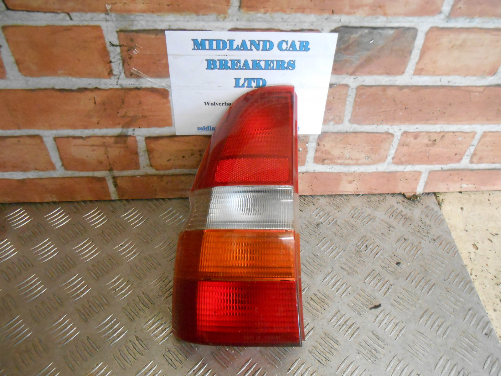 FORD ESCORT MK5 ESTATE 1995 NSR PASSENGER SIDE REAR BRAKE LIGHT ASSEMBLY
