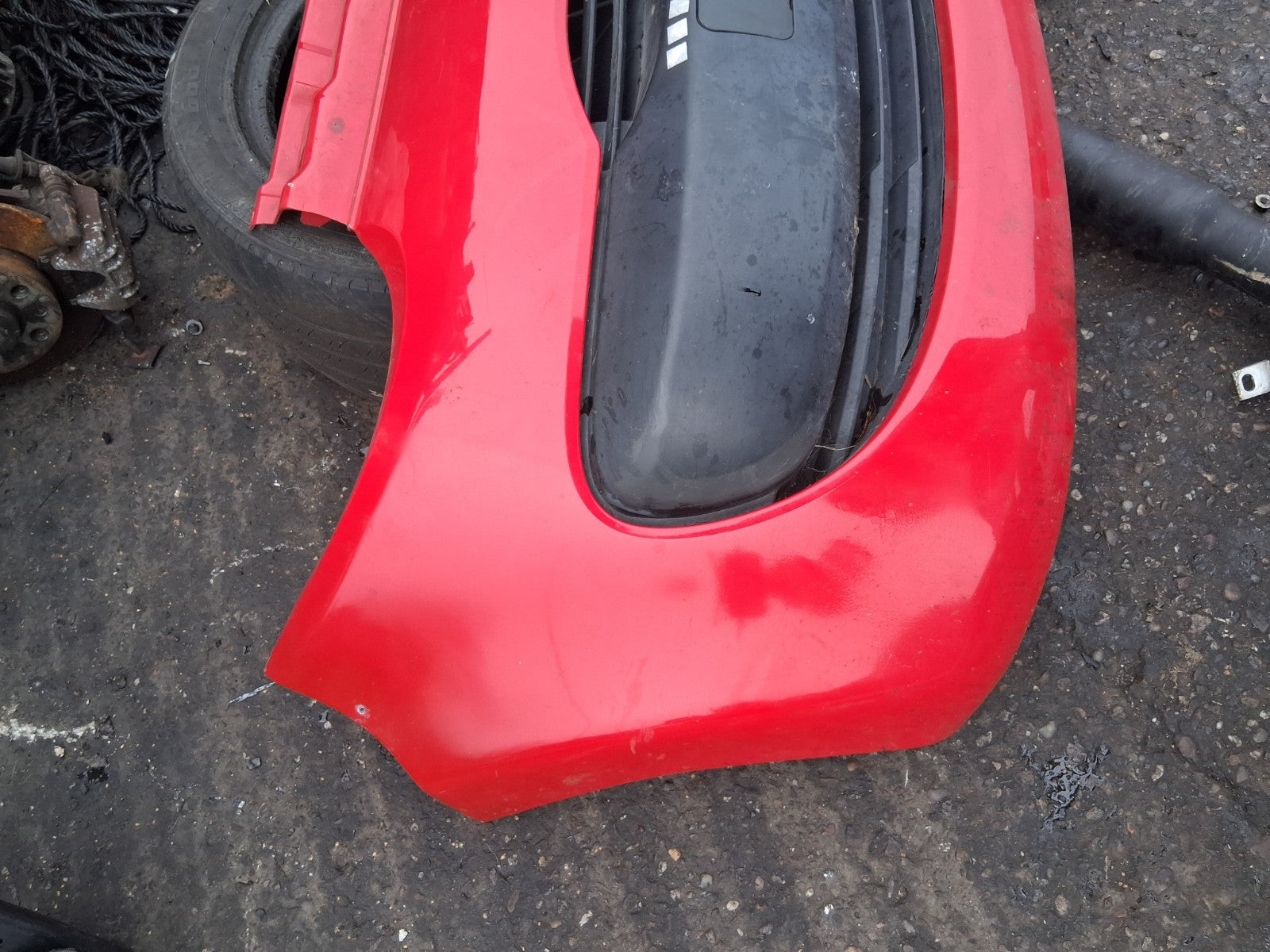 2008 CITROEN C1 3 DOOR COMPLETE FRONT BUMPER WITH GRILL RED