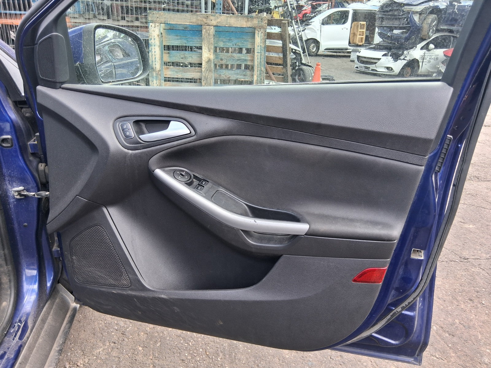 2015 FORD FOCUS MK3 HATCHBACK OSF DRIVER SIDE FRONT DOOR CARD PANEL