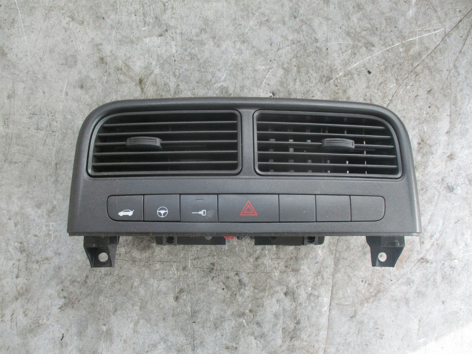 FIAT GRANDE PUNTO MK3 CENTRE DASHBOARD AIR VENTS 735394582