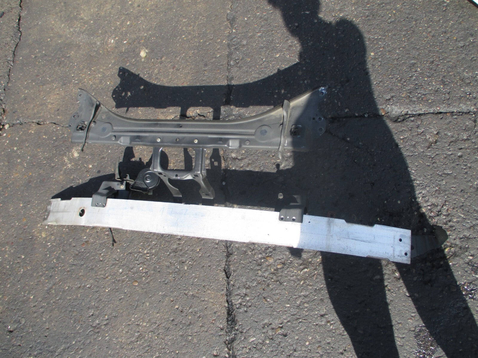 MERCEDES BENZ E CLASS W211 FRONT BUMPER BAR A2116261155