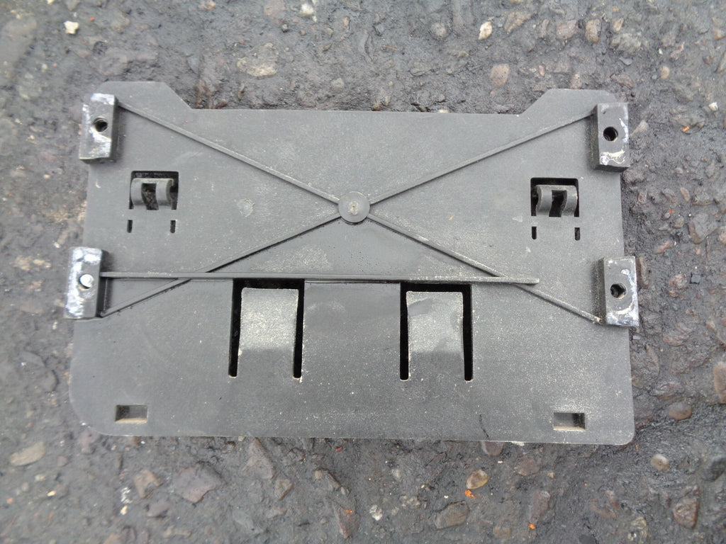 LAND ROVER DISCOVERY 3 2005 DIESEL TRANSFER CASE CONTROL MODULE MOUNTING BRACKET