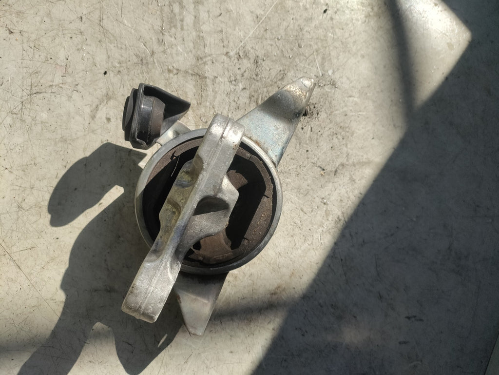VAUXHALL CORSA E 2018 OS DRIVER SIDE FRONT ENGINE MOUNT 13427216