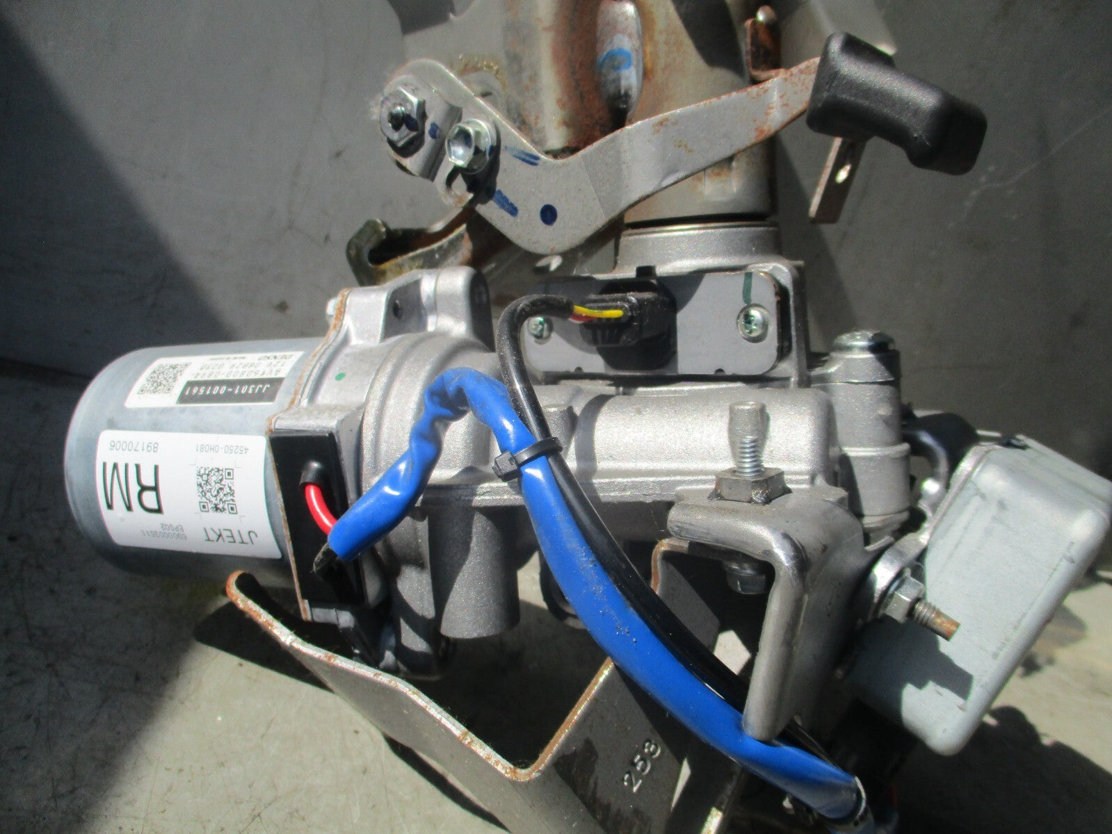 2019 PEUGEOT 108 POWER STEERING COLUMN PUMP INGITION BARREL WITH KEY 452500H081