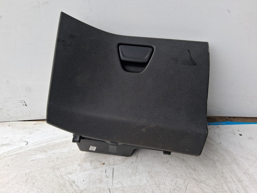 2014 FORD FIESTA MK7 FRONT DASHBOARD GLOVE BOX STORAGE COMPARTMENT BA61A06010