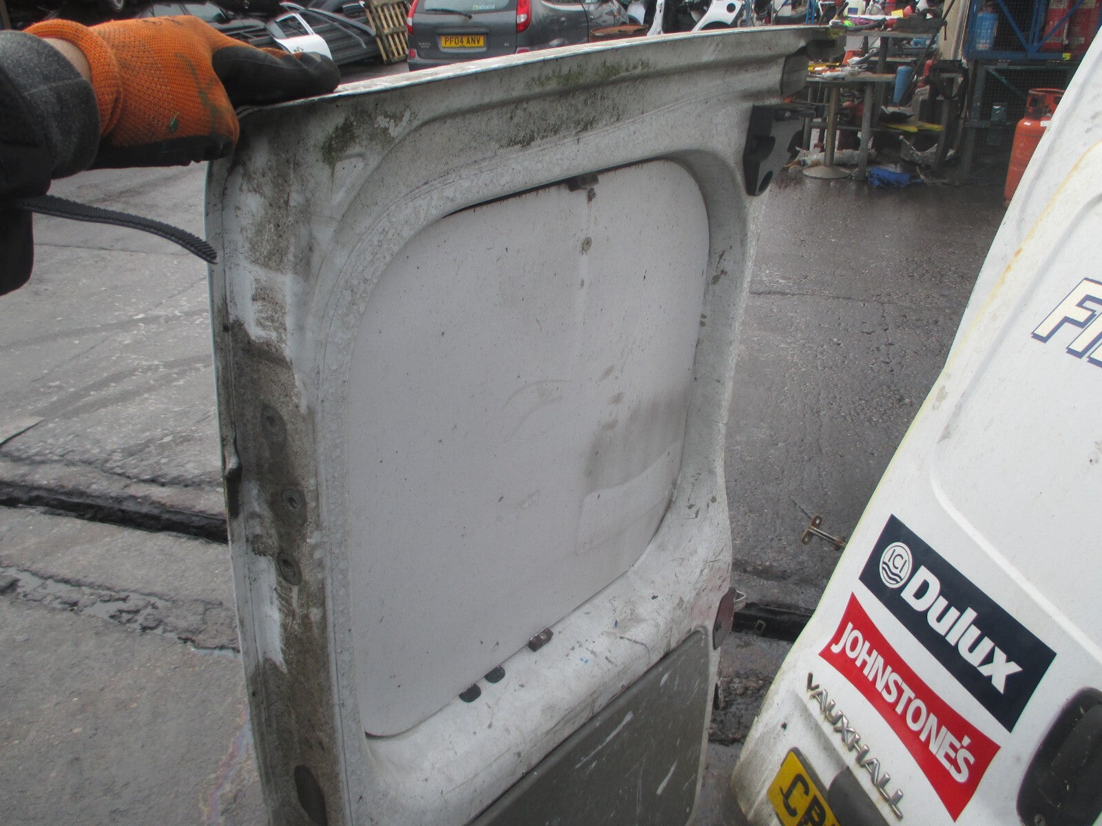 VAUXHALL VIVARO MK1 2002 OSR DRIVER SIDE REAR COMPLETE DOOR WHITE