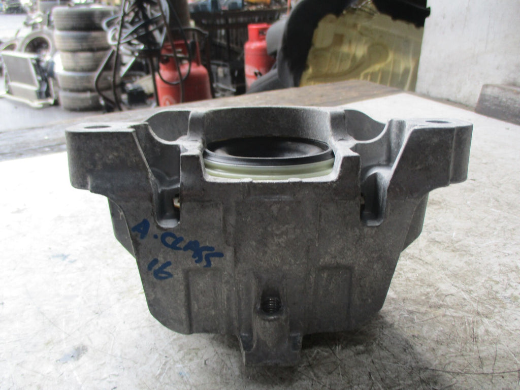 MERCEDES A CLASS 2016 W176 NSF PASSENGER SIDE ENGINE MOUNT A2462400217