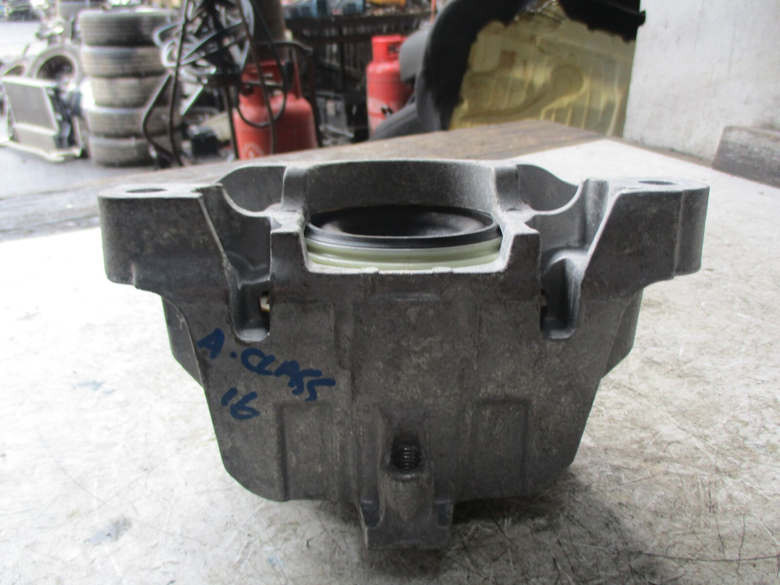 MERCEDES A CLASS 2016 W176 NSF PASSENGER SIDE ENGINE MOUNT A2462400217