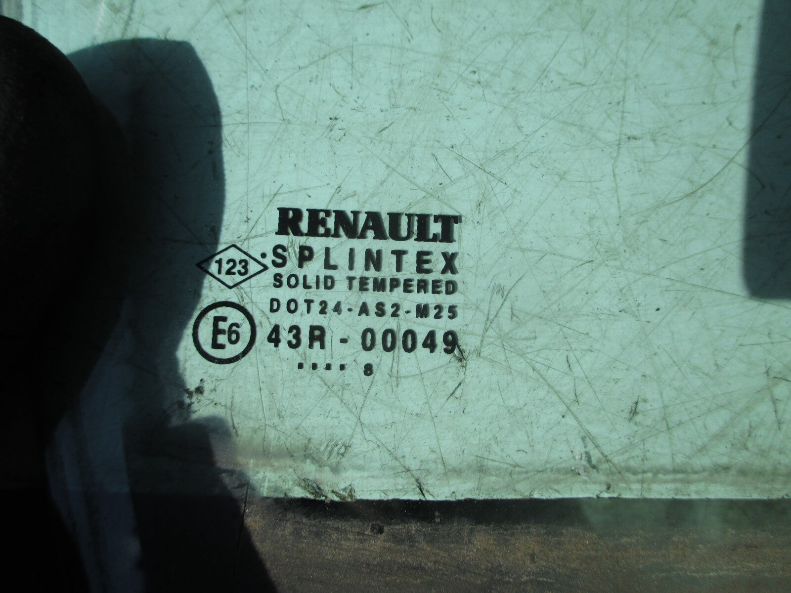 RENAULT SCENIC MK2 2008 OSF DRIVER SIDE FRONT WINDOW GLASS PANE 43R-00049