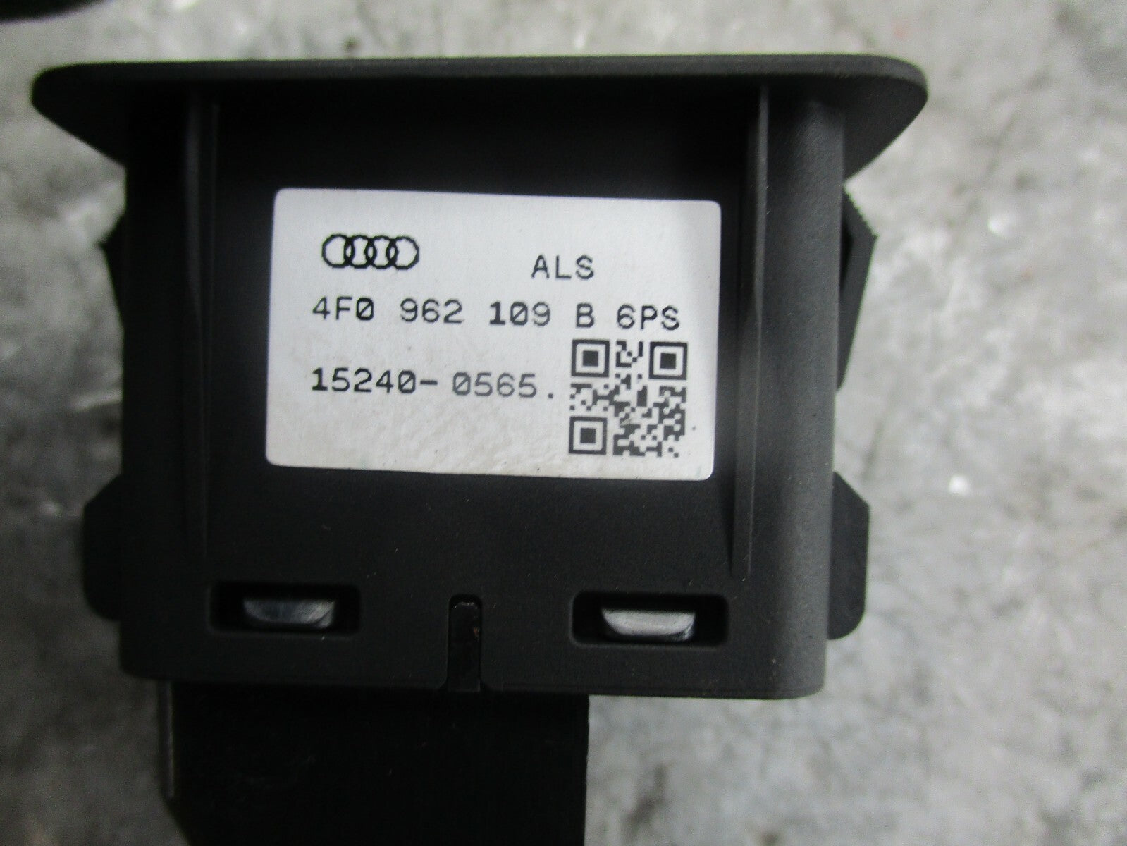 AUDI A3 8V (MK3) ALARM ACTIVATION SWITCH BUTTON 4F0962109B