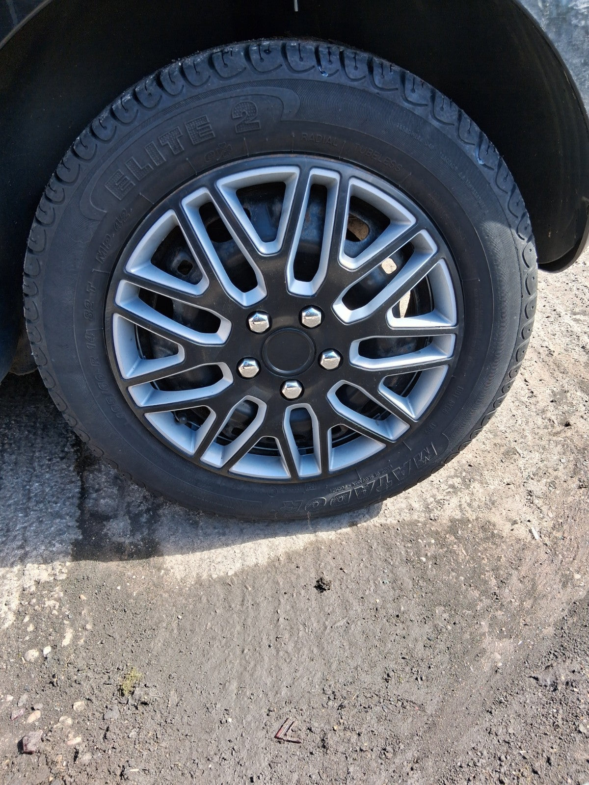 2011 VW VOLKSWAGEN FOX 3 DOOR 14 INCH ALLOY WHEEL WITH TYRE 185/60R14