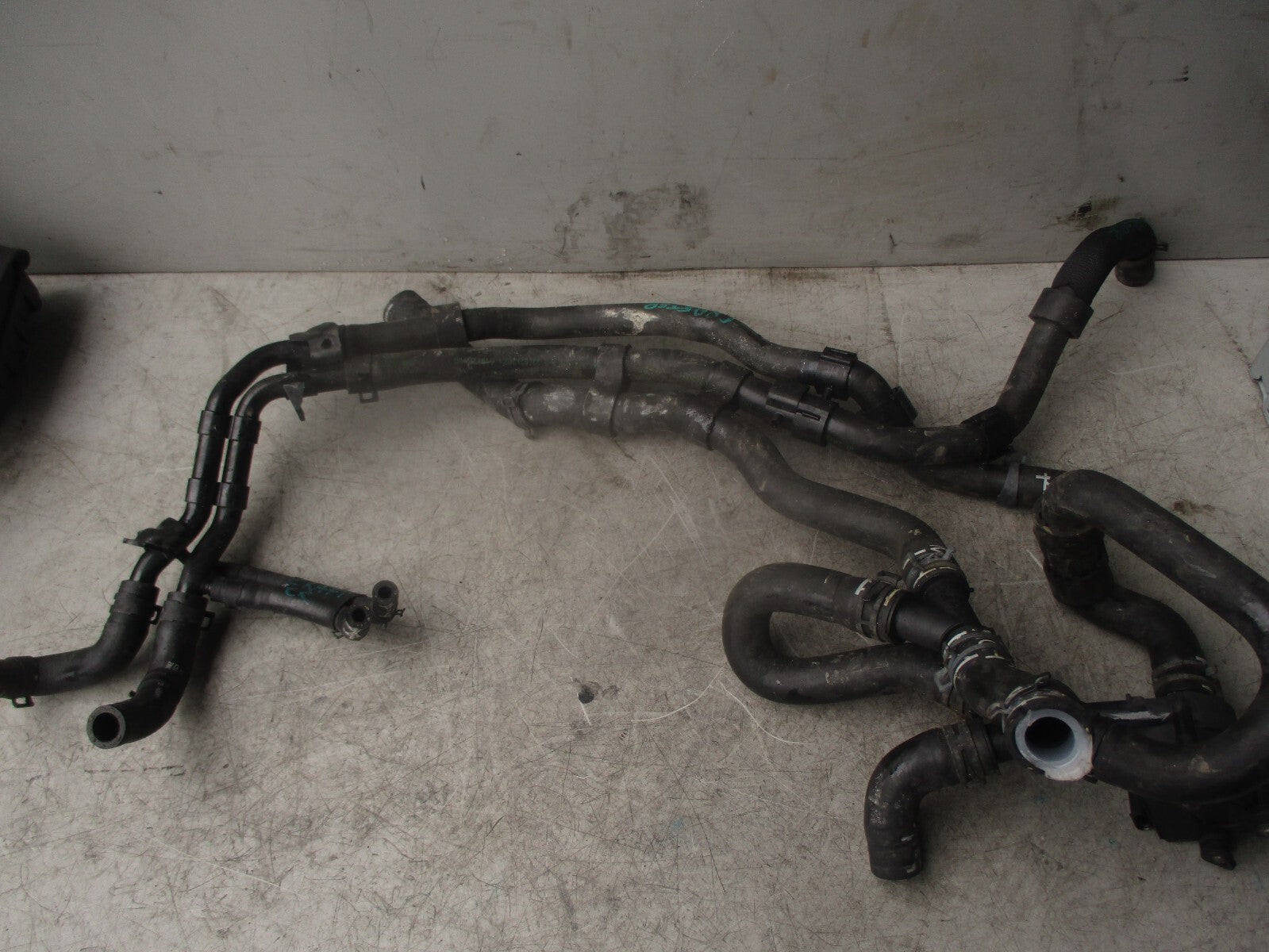 2021 VOLKSWAGEN CRAFTER MK2 2.0 DIESEL COOLANT HOSE & WATER PUMP 2N0121096BM