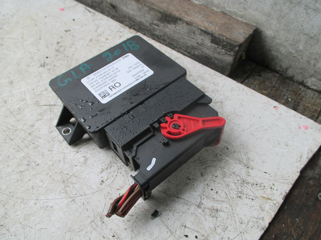 MERCEDES GLA X156 2018 ELECTRIC HANDBRAKE CONTROL ECU UNIT A2469003417