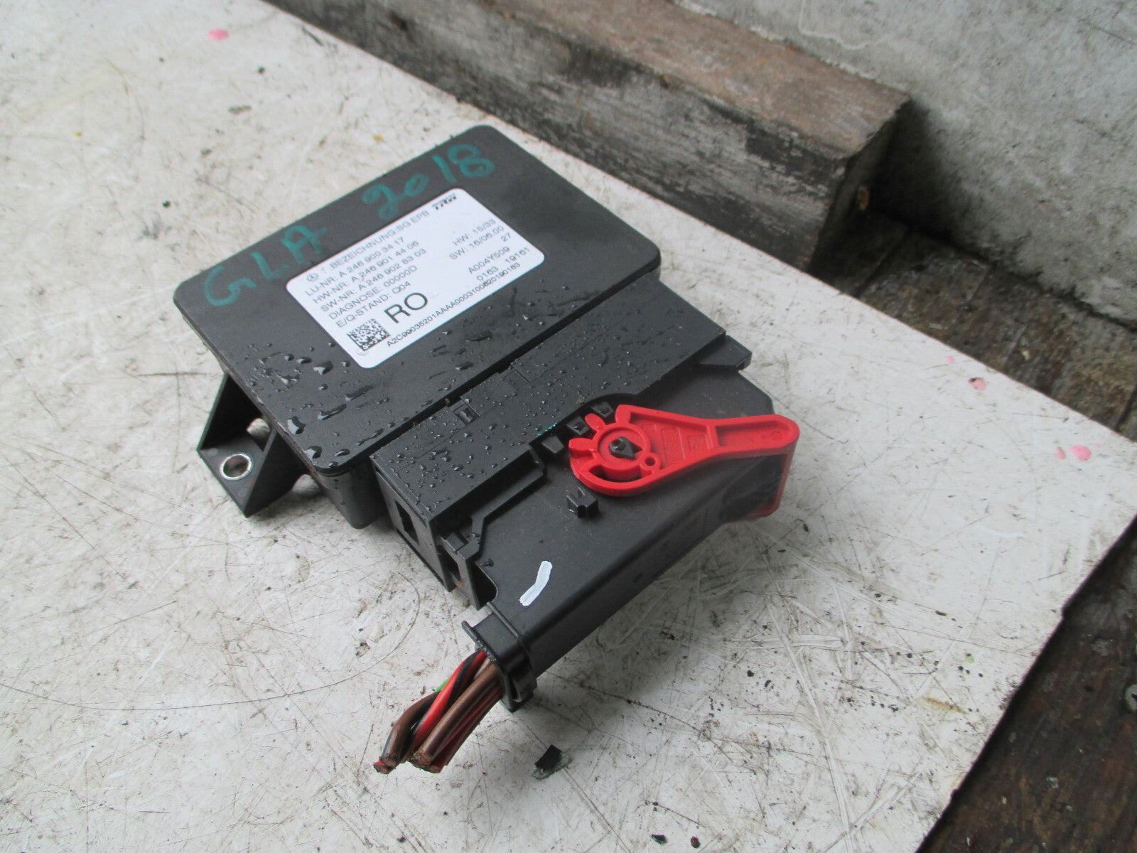 MERCEDES GLA X156 2018 ELECTRIC HANDBRAKE CONTROL ECU UNIT A2469003417