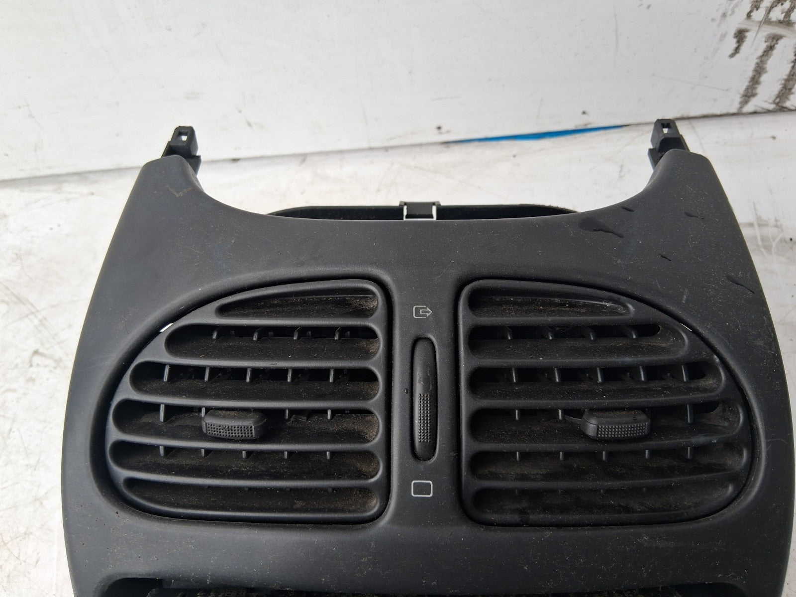 2001 PEUGEOT 206 RADIO CD PLAYER STEREO HEAD UNIT 9641523080