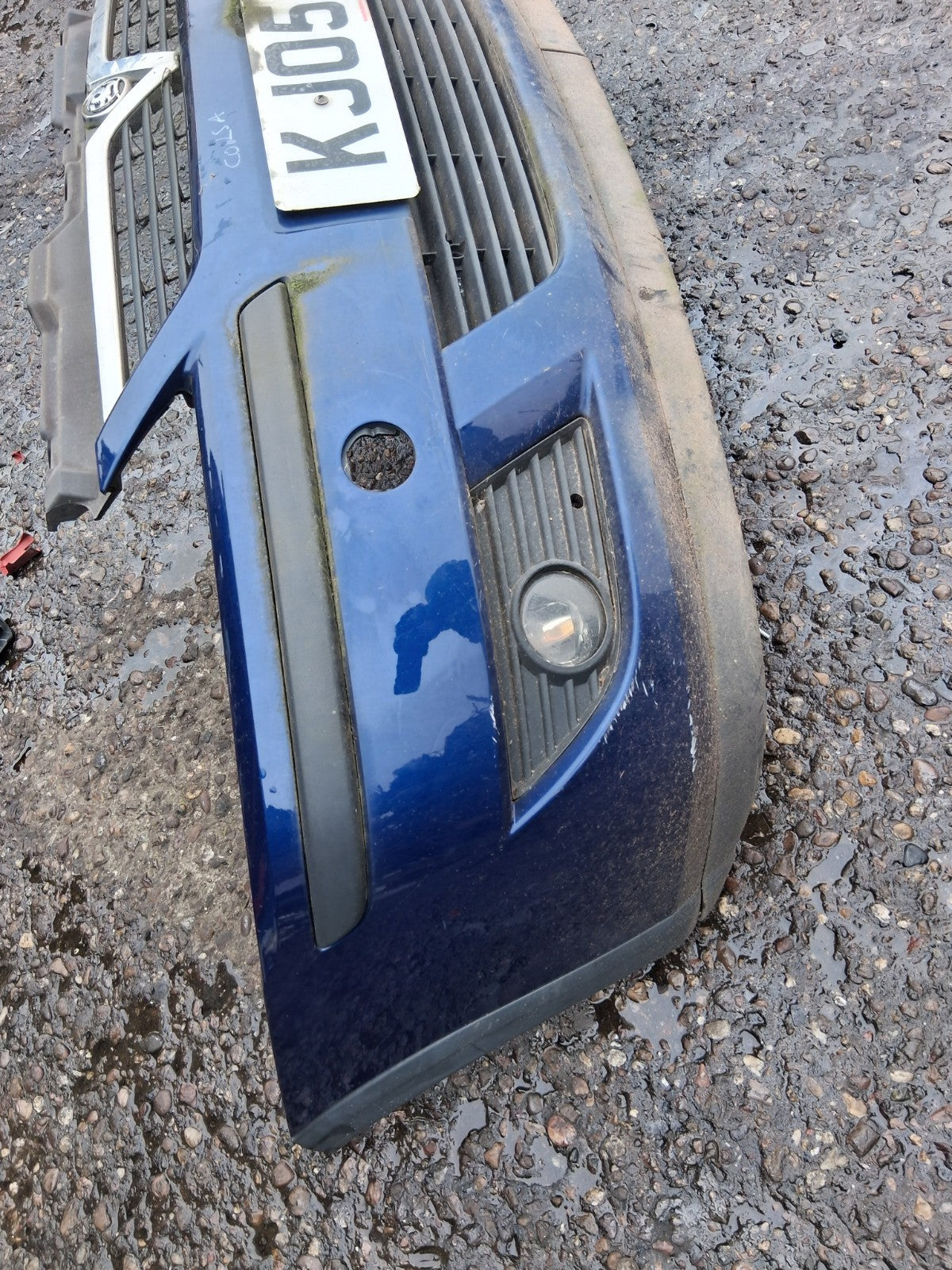 2005 VAUXHALL CORSA C COMPLETE FRONT BUMPER WITH GRILLE BADGE CHROME GRILL BLUE