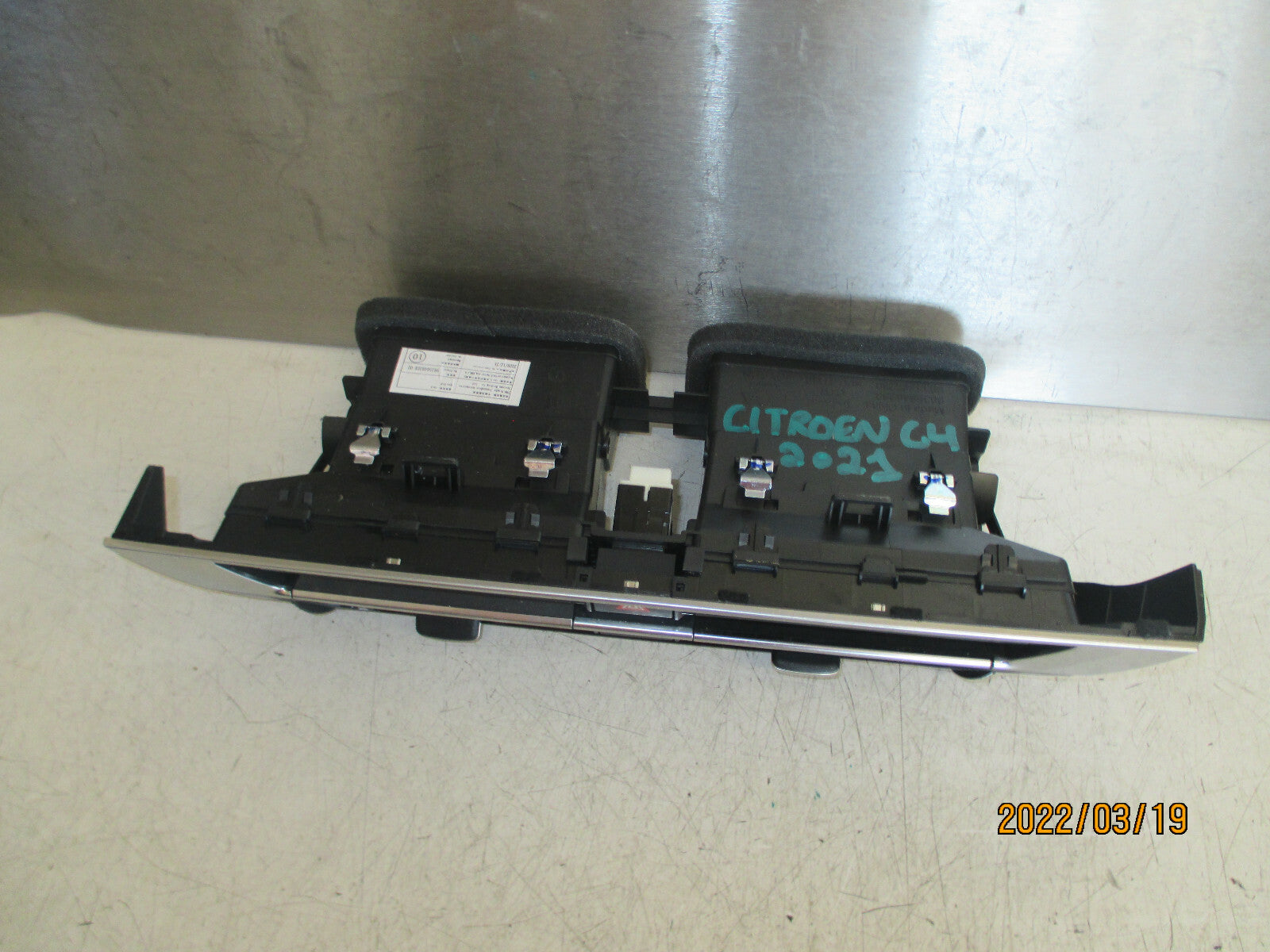 CITROEN C4 MK3 2021 FRONT INTERIOR DASHBOARD HAZARD SWITCH 9835648280