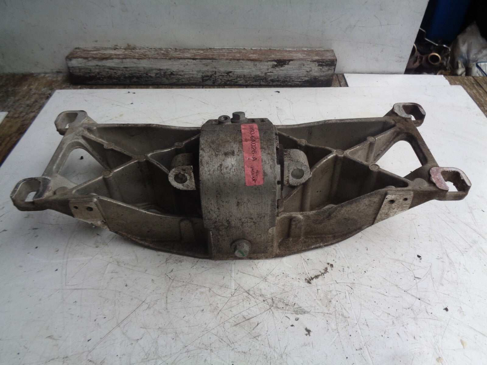 JAGUAR XF 2016 FACELIFT 3.0 DIESEL GEARBOX MOUNT BRACKET 6w936a026a