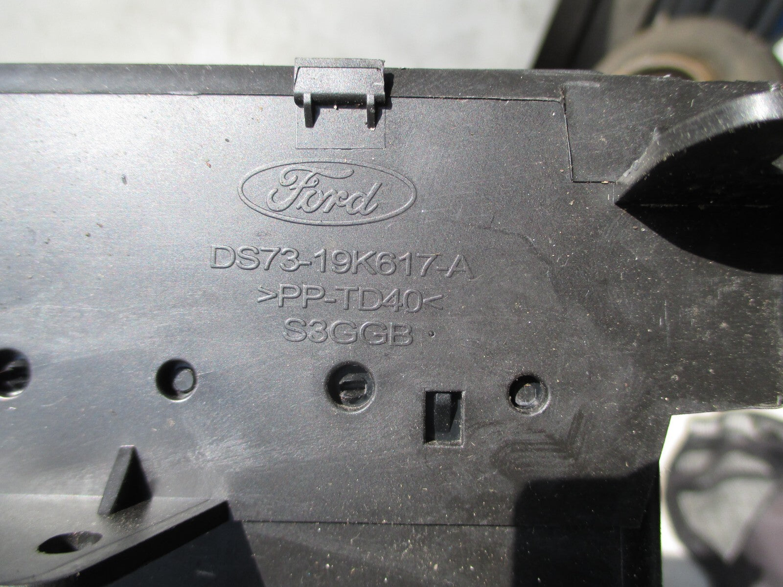 FORD MONDEO MK5 2016 CENTRE DASH TRIM AIR VENT HAZARD SWITCH DS73-19K617-A