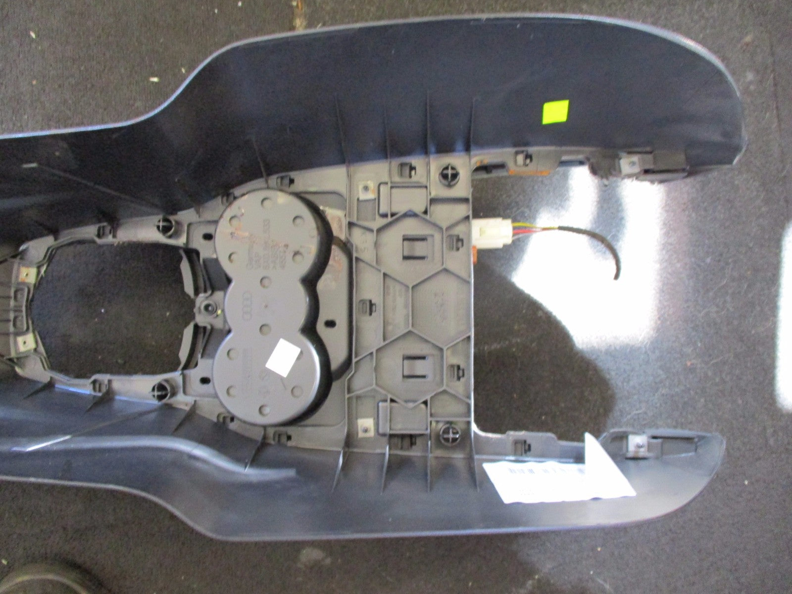 AUDI A1 2013 PLASTIC CENTRE CONSOLE HAND BRAKE SURROUND CUP HOLDER 8X0.862.533