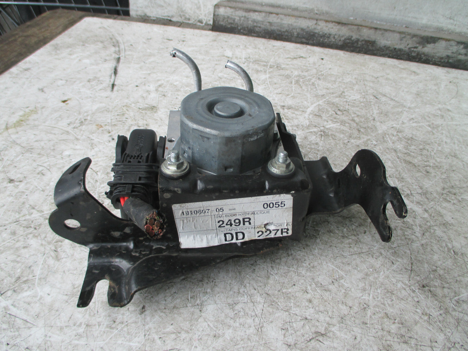 DACIA SANDERO 2018 ABS BRAKE PUMP CONTROLLER MODULE 476603249R 1810607-05 249R