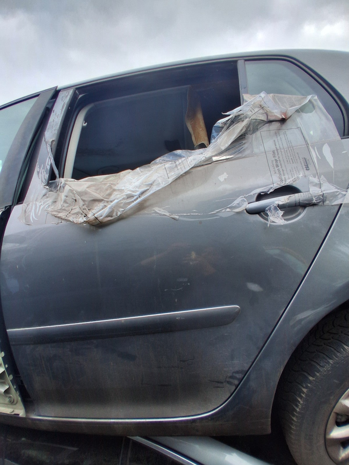 2007 VW VOLKSWAGEN GOLF MK5 NSR PASSENGER SIDE REAR LEFT COMPLETE DOOR GREY