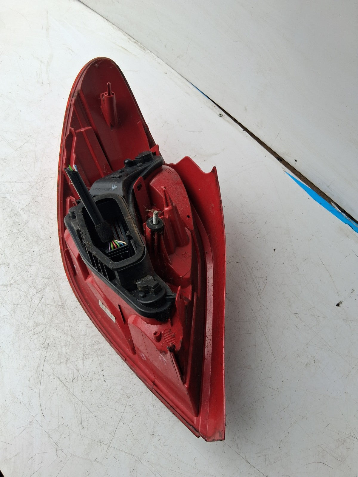2012 PEUGEOT 207 OSR OFF RIGHT DRIVER SIDE REAR TAIL LIGHT 9686565980