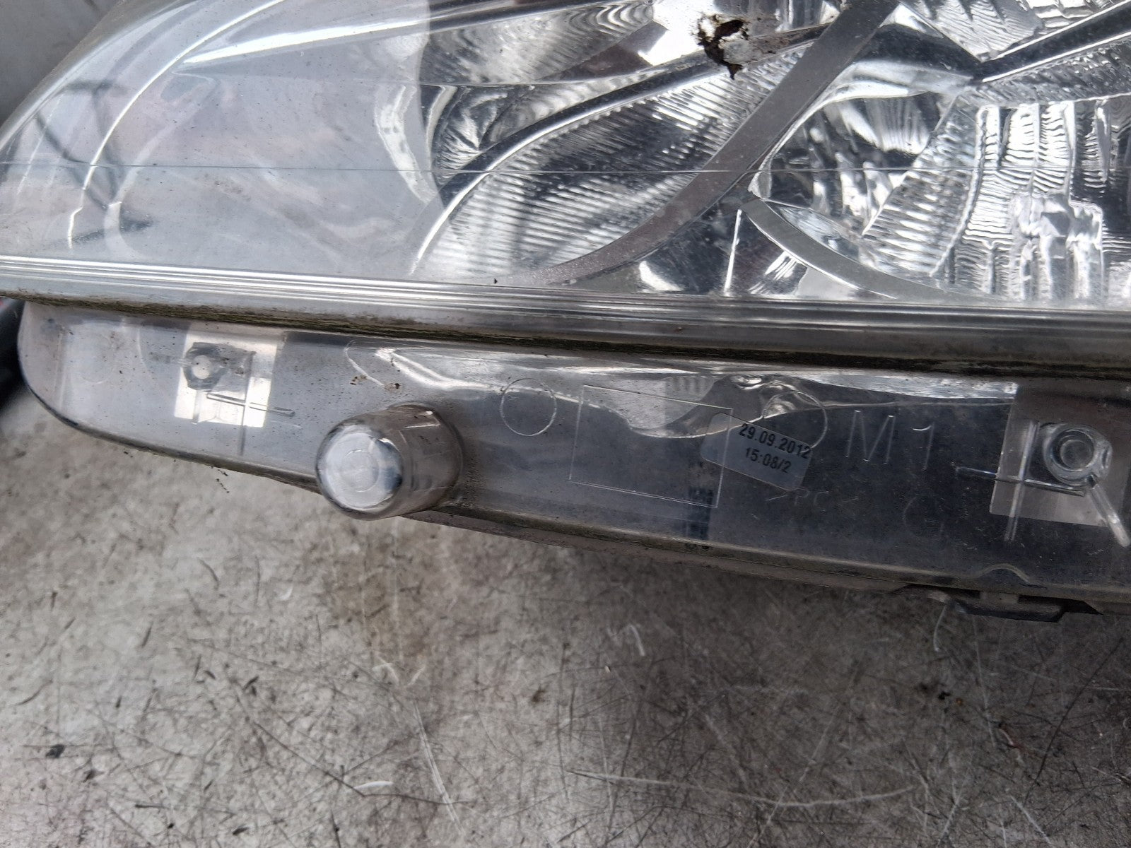 2012 PEUGEOT 208 NSF PASSENGER SIDE FRONT LEFT HEADLIGHT 9802221980