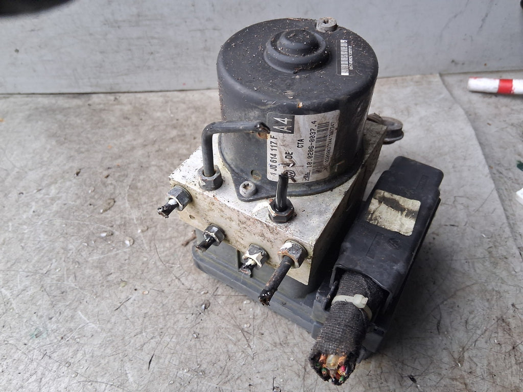 2002 VW VOLKSWAGEN GOLF MK4 ABS PUMP CONTROL MODULE 1C0907379J