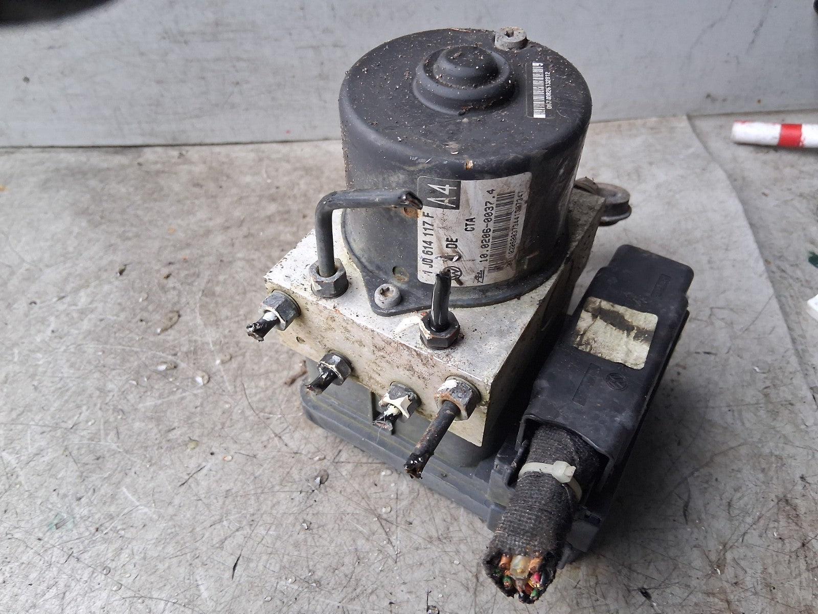 2002 VW VOLKSWAGEN GOLF MK4 ABS PUMP CONTROL MODULE 1C0907379J