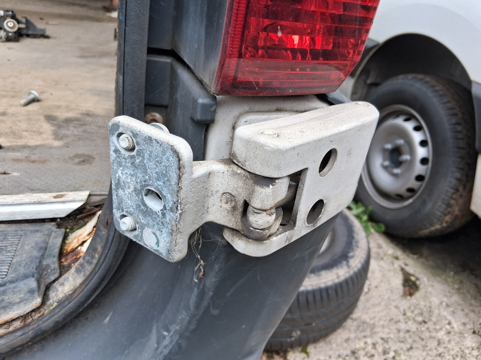 2016 MERCEDES SPRINTER MK2 W906 OSR DRIVER SIDE REAR RIGHT PAIR OF HINGES