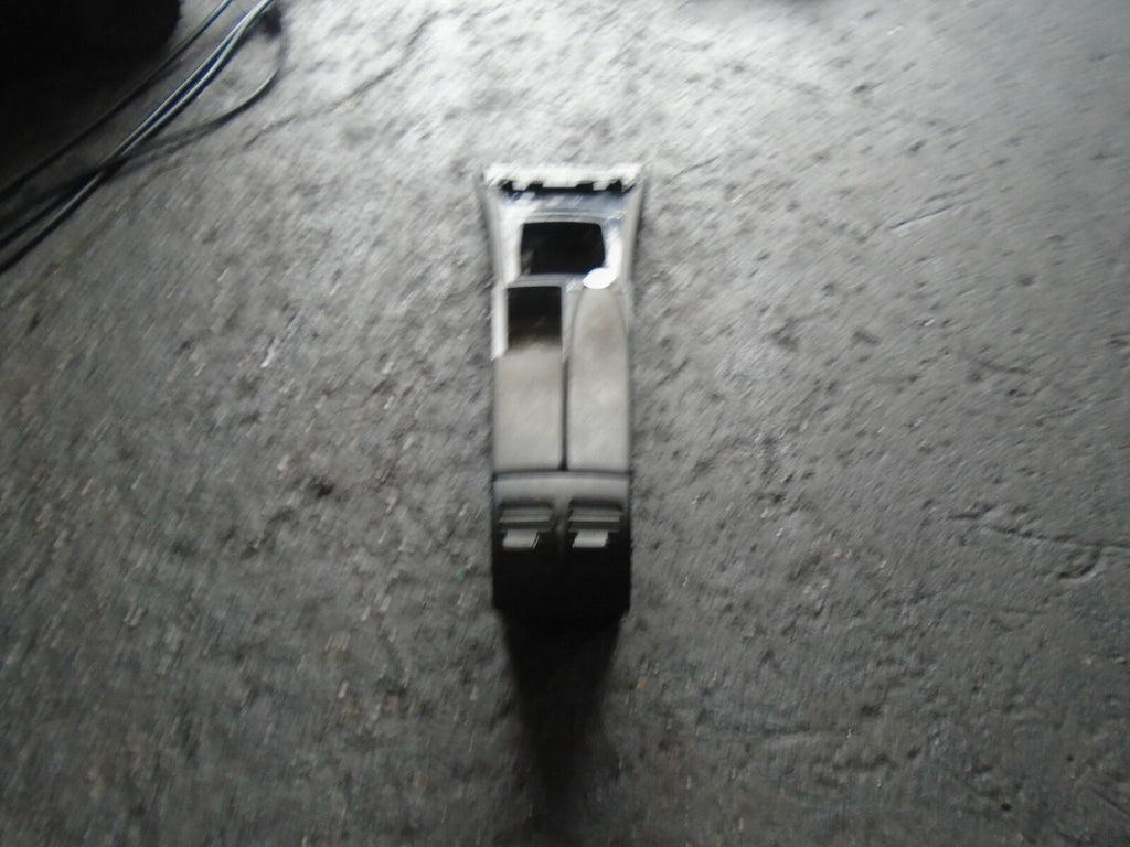MERCEDES-BENZ C-CLASS W204 2009 CENTRE CONSOLE WITH ARM REST