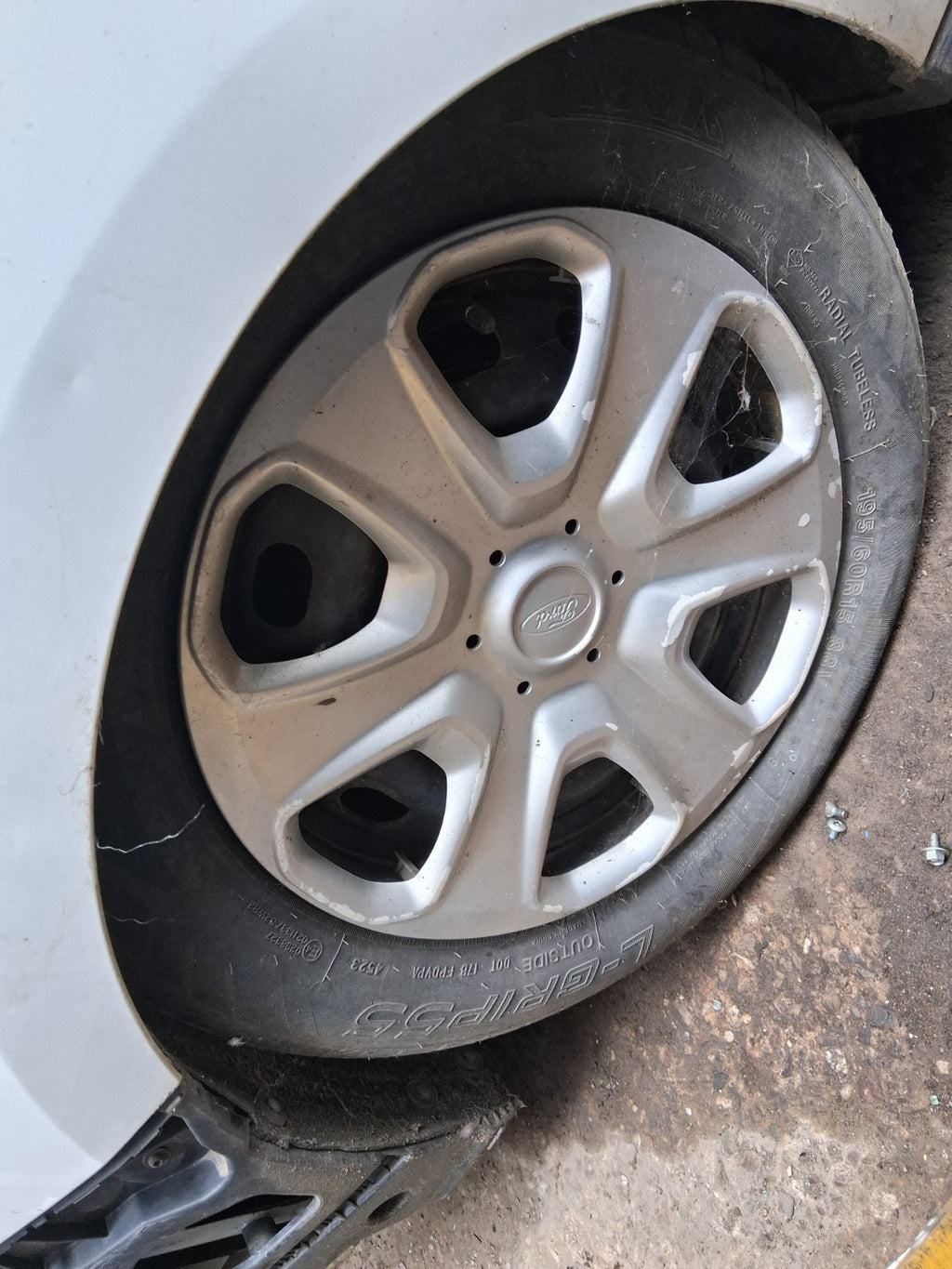 2015 FORD TRANSIT COURIER MK1 15 INCH STEEL WHEEL WITH TYRE 195/60R15 OSR