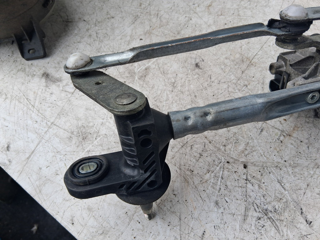 2015 FIAT 500 LOUNGE FRONT WINDSCREEN WIPER MOTOR LINKAGE MS1592008660