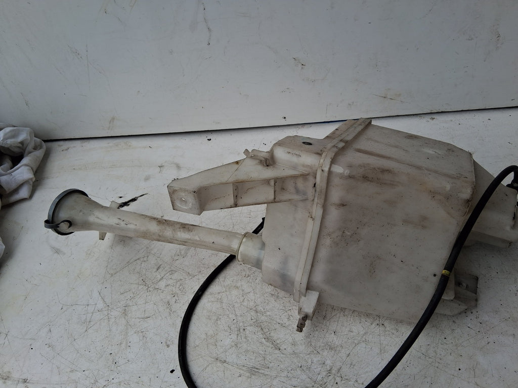 2016 NISSAN JUKE F15 FRONT WINDSCREEN WASHER BOTTLE RESERVOIR