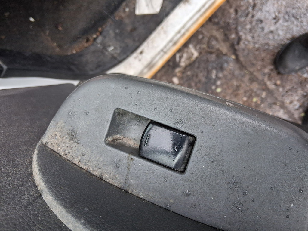 2018 NISSAN NV200 NSF PASSENGER SIDE FRONT LEFT WINDOW CONTROL SWITCH