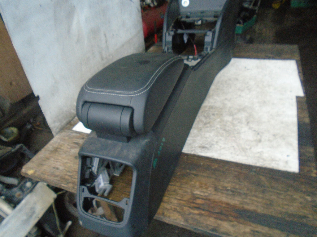 AUDI A3 2019 8V CENTRE CONSOLE WITH ARM REST 8V2863241