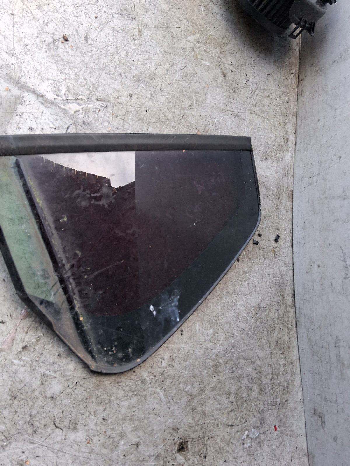 2013 VW VOLKSWAGEN GOLF MK7 NSR PASSENGER SIDE REAR QUARTER GLASS 5G6845213