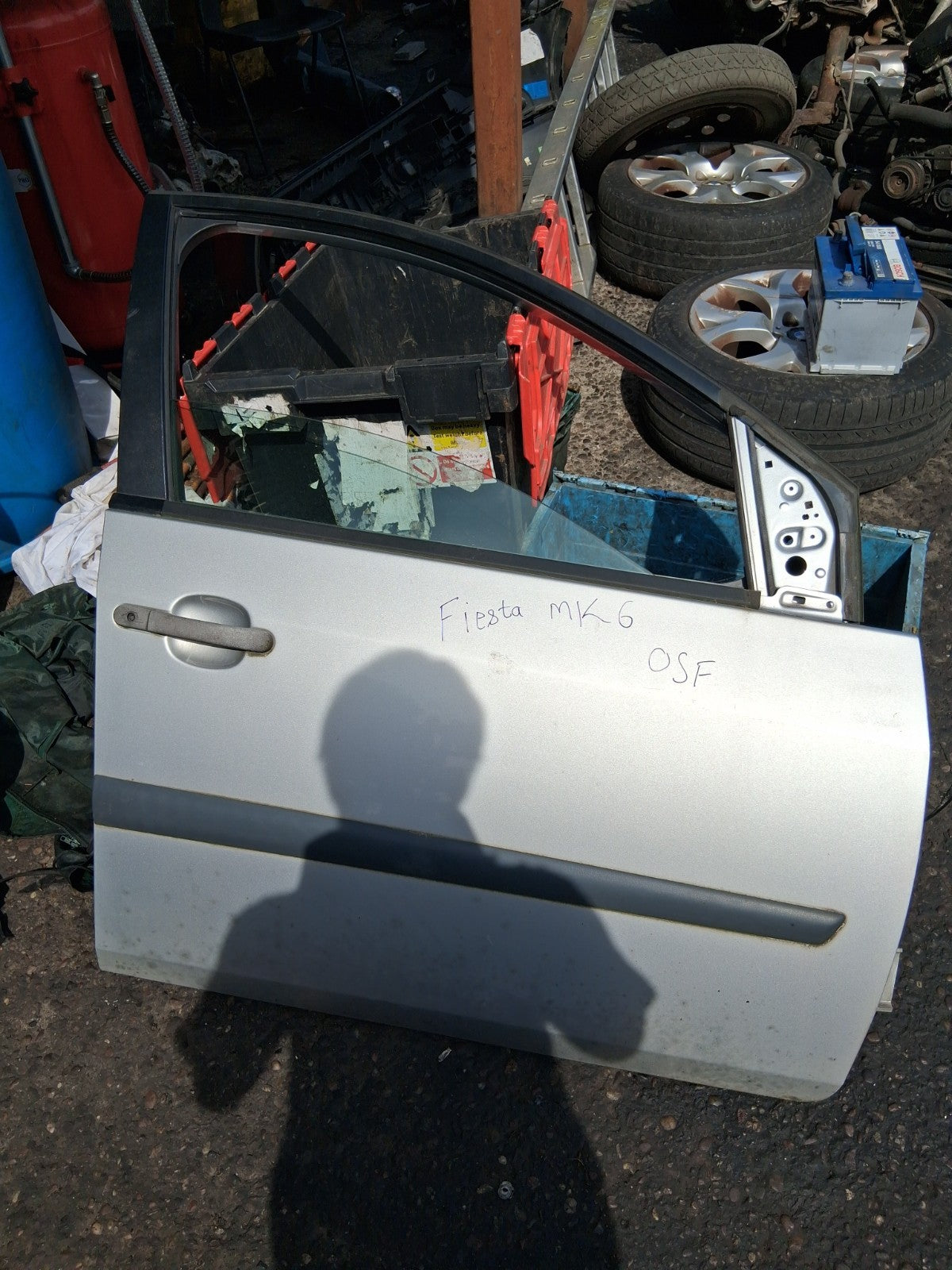 2006 FORD FIESTA MK6 OSF DRIVER SIDE FRONT RIGHT COMPLETE DOOR SILVER