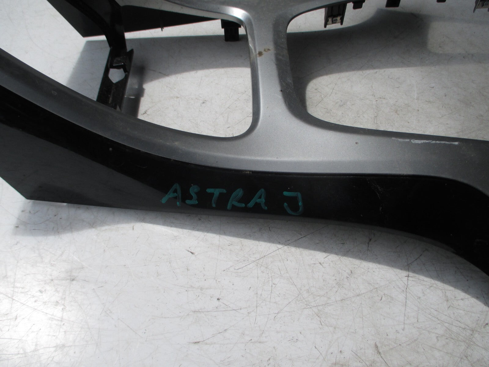 VAUXHALL ASTRA J MK6 2012 GEARSTICK SURROUND BEZEL TRIM SILVER BLACK 13349237