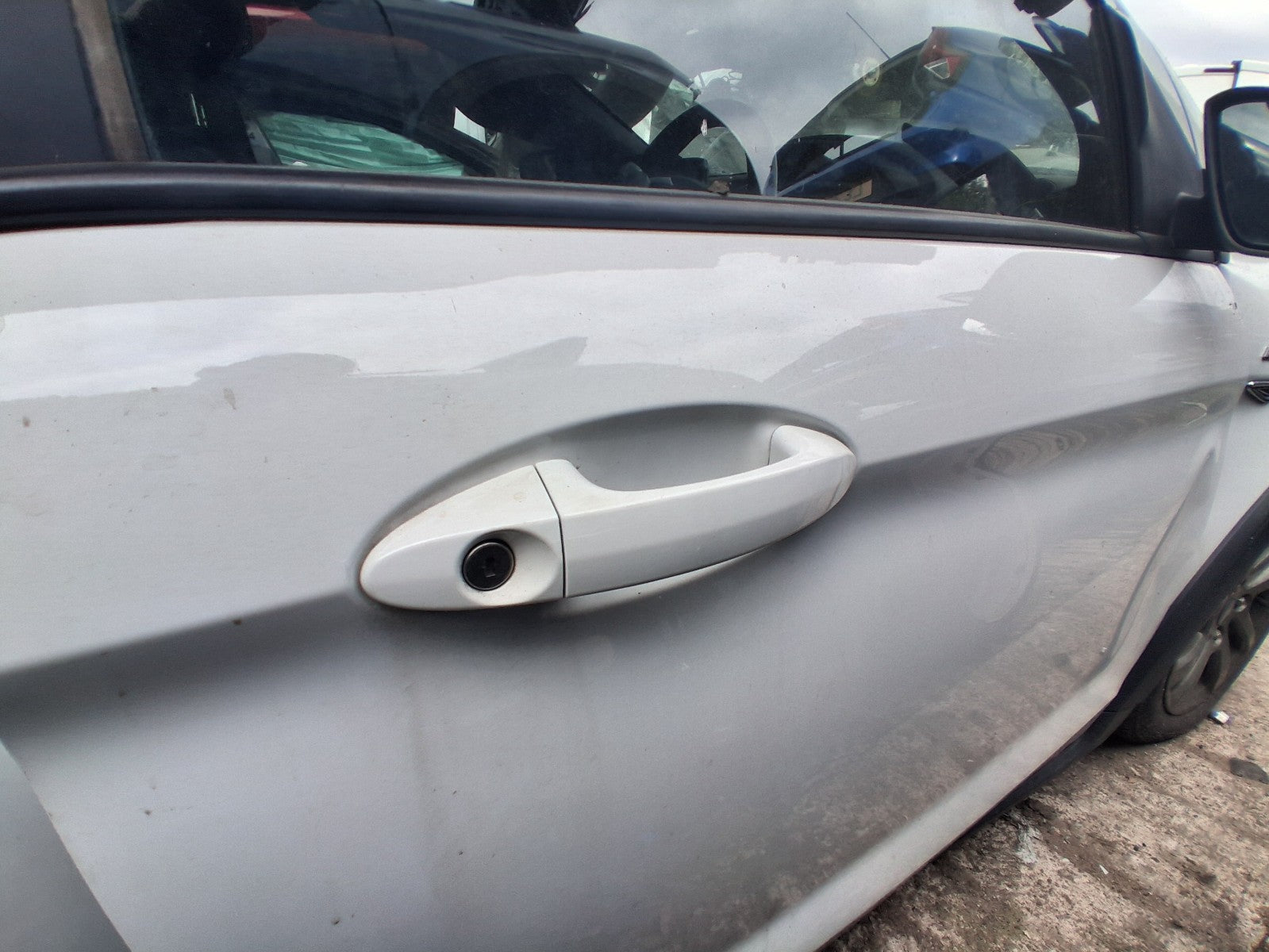2018 FORD KA + PLUS MK3 HATCHBACK OSF DRIVER SIDE FRONT DOOR HANDLE WHITE