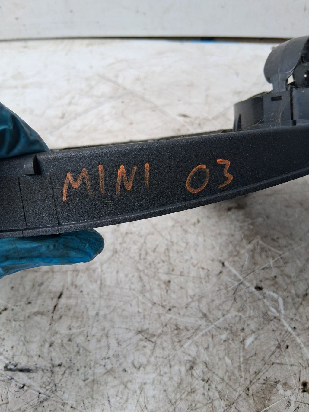 2003 MINI DASHBOARD SPEEDO CLUSTER SURROUND TRIM 0769337