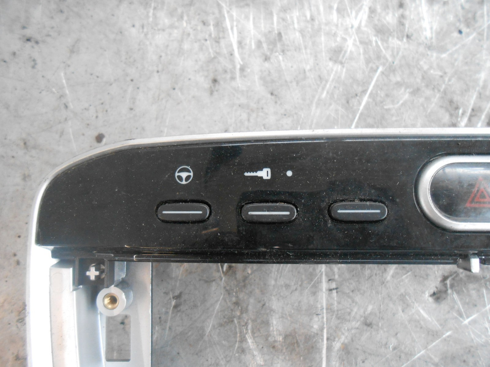 FIAT PUNTO EVO 2009 - 2012 STEREO SURROUND & HAZARD LIGHT SWITCH 735506939