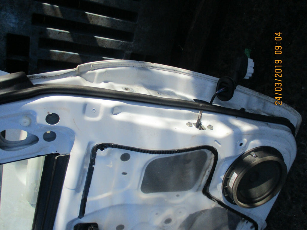 SUZUKI CELERIO LF (MK1) NSF PASSENGER SIDE FRONT BARE DOOR WHITE (DAMAGED)