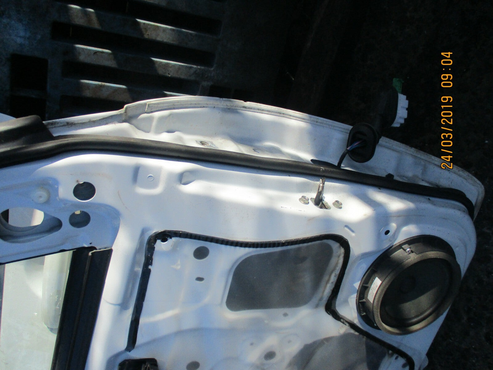 SUZUKI CELERIO LF (MK1) NSF PASSENGER SIDE FRONT BARE DOOR WHITE (DAMAGED)