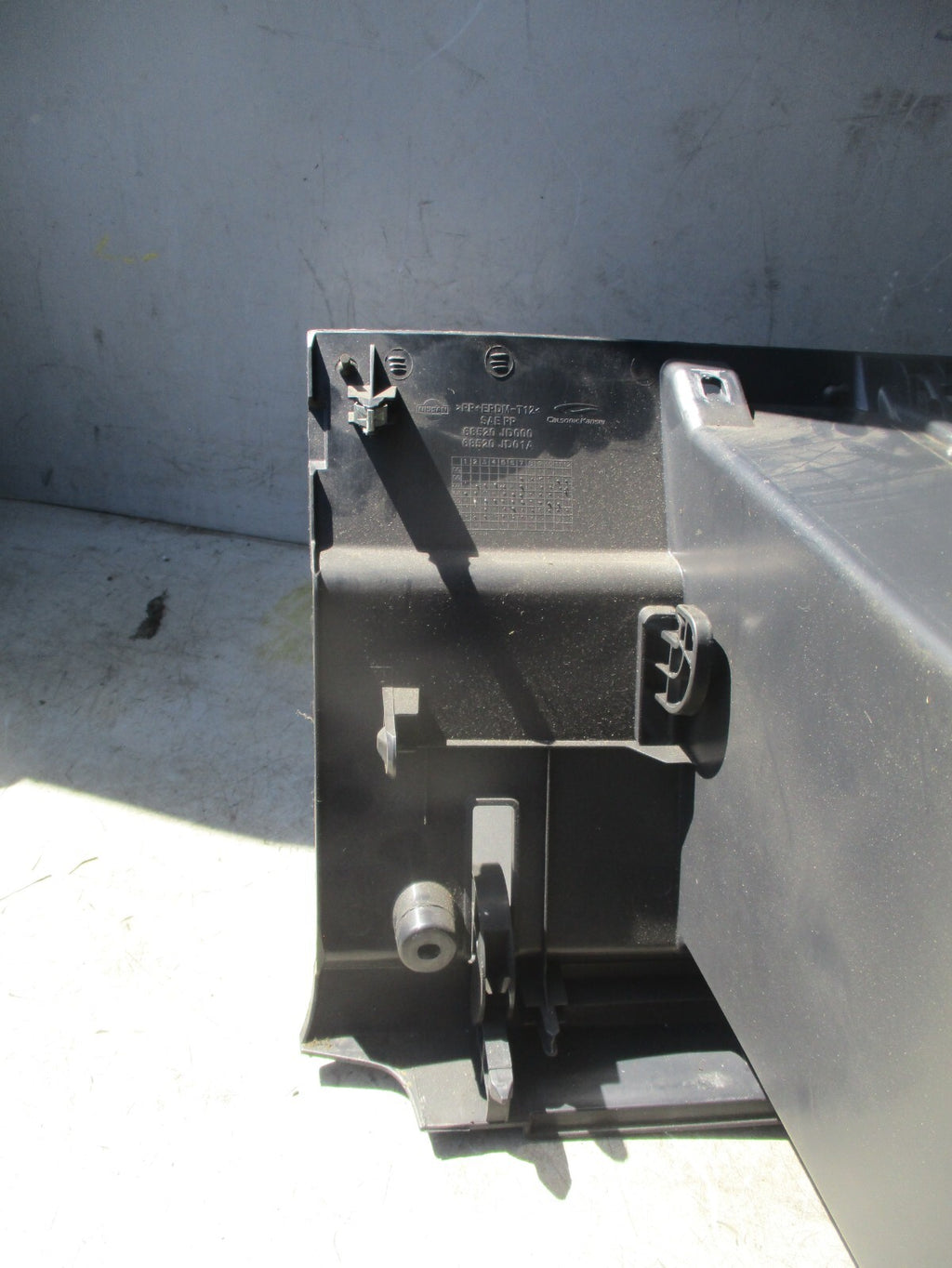 2012 NISSAN QASHQAI J10 GLOVE BOX FRONT DASHBOARD STORAGE COMPARTMENT 68520JD000