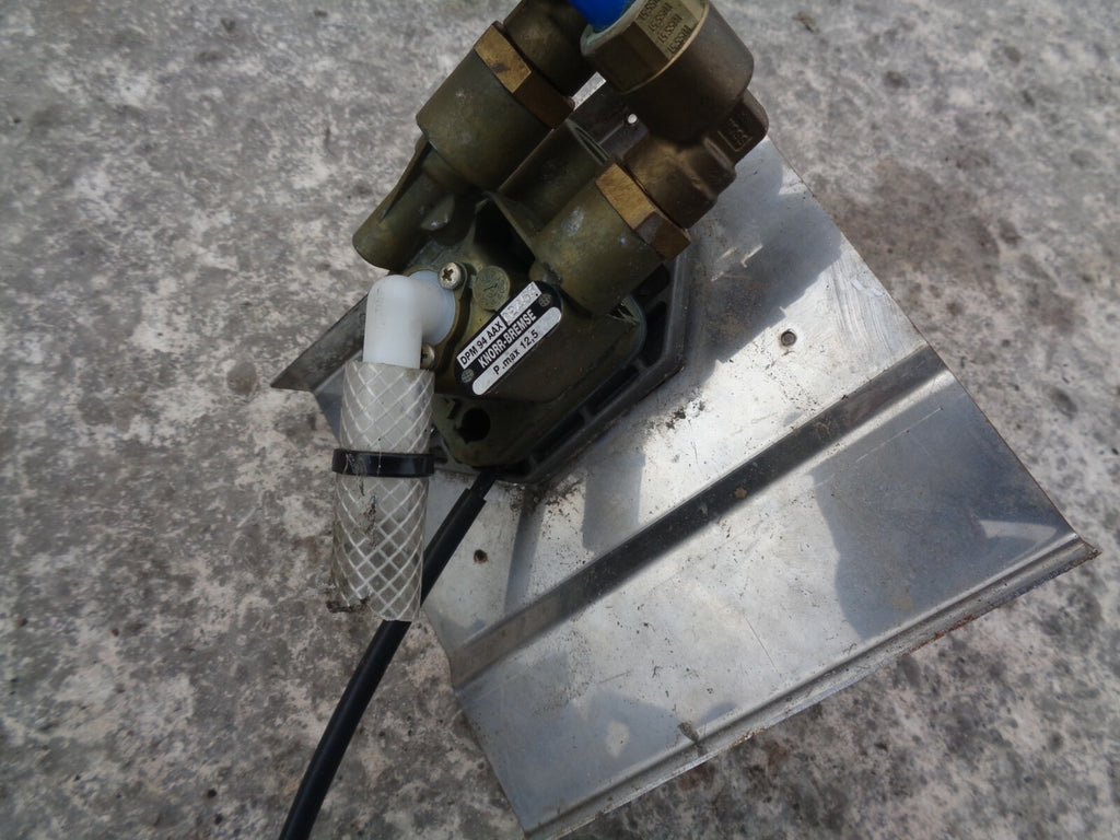 OPTARE ALERO PARTY BUS 2003 RHD HAND LEVER PUMP MECHANISM PART