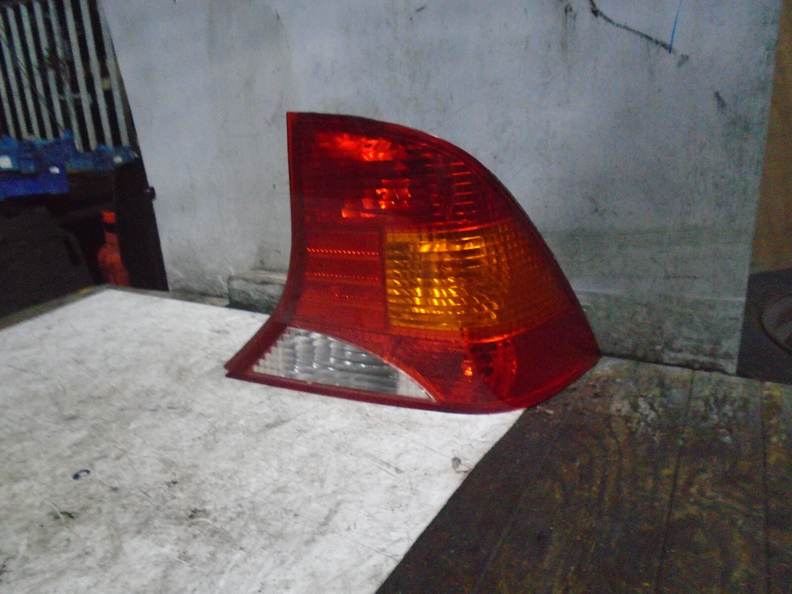 FORD FOCUS MK1 2004 OSR DRIVER SIDE REAR TAIL LIGHT TAIL LAMP