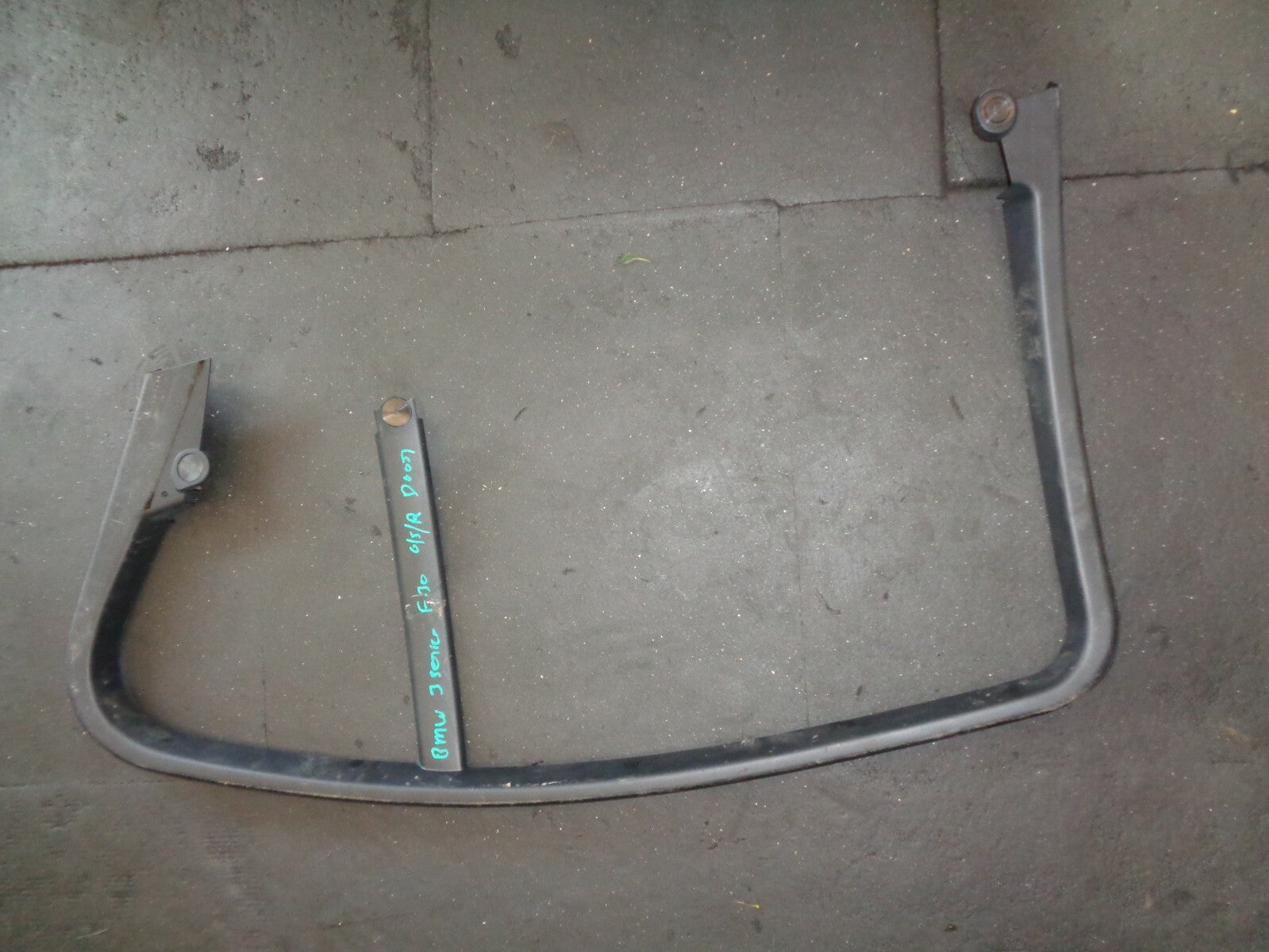 BMW 3 SERIES F30 2018 O/S/R DRIVER SIDE REAR COVER  WINDOW FRAME 7259709